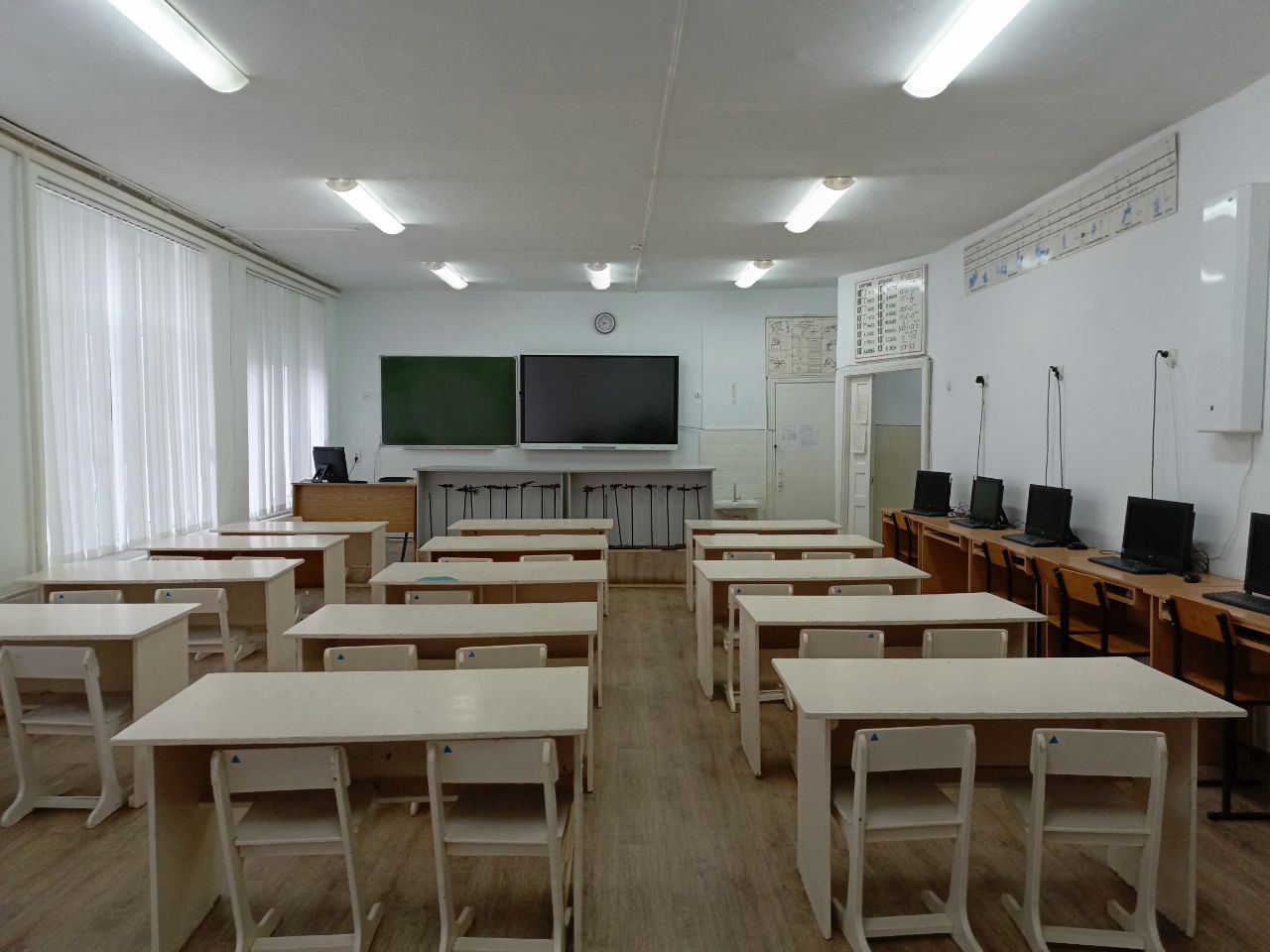 Изображения кабинета физики.