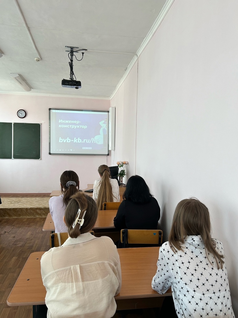 «Пробую профессию в сфере промышленности».